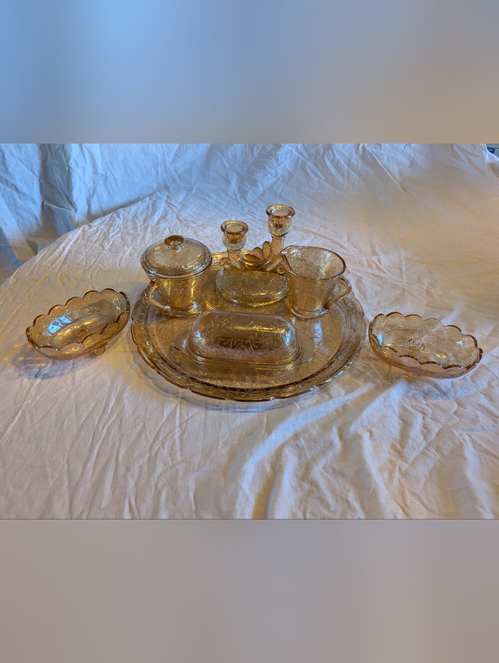 2/100$ Flora gold Serveware Set in AmberDecorative Dining Collection